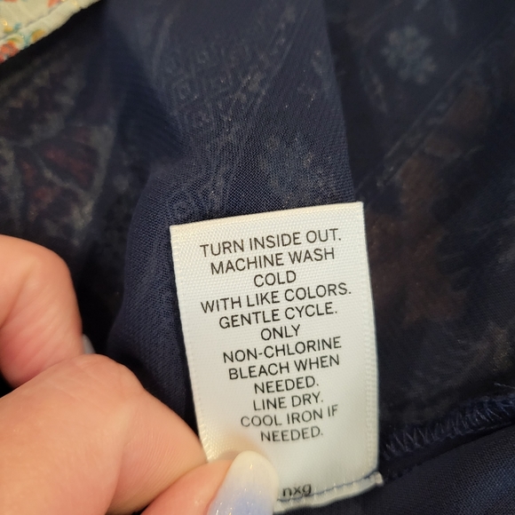 Dress Barn Patchwork Lightweight V-Neck Blouse Size 3X - Picture 8 of 8